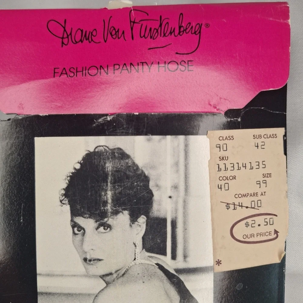 NOS 1980s Diane Von Furstenberg RED Size B Opaque‎ Sheer Panty Hose Fashion 4480